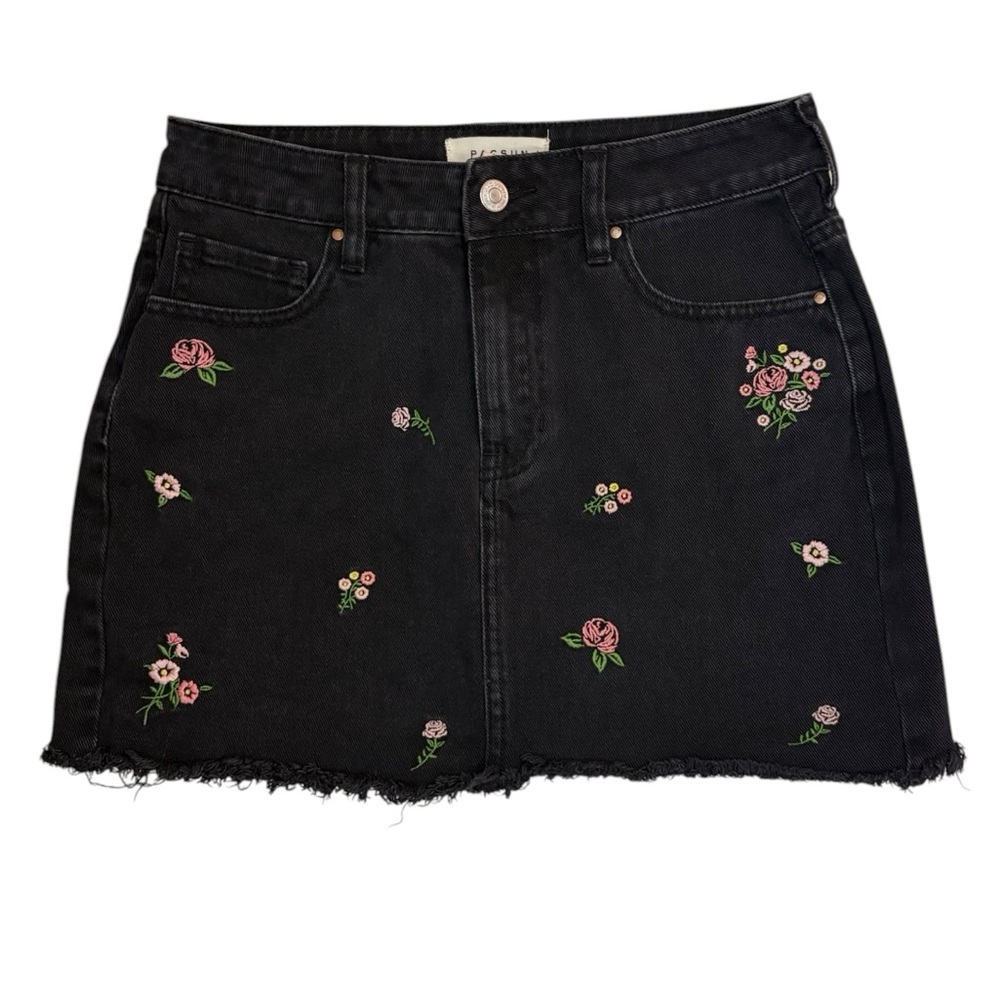 PacSun Black Floral Embroidered Denim Mini Skirt Size 26
